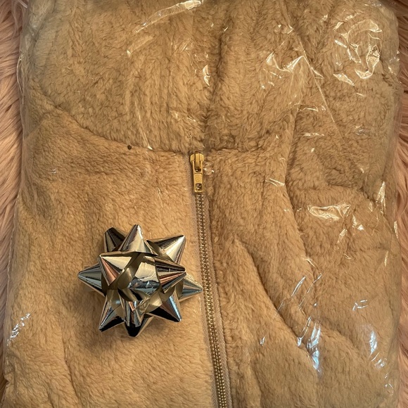 Fleecey Sherpa Ear Hooded Romper - new! ✨😍 - Picture 9 of 15